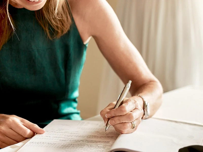 Expert wedding planner reviewing details with couple at Hilton Wilmington/Christiana